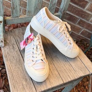 Roxy Ladies 9.5 Cream Lace-Up Platform Sneakers with Pastel Stripes